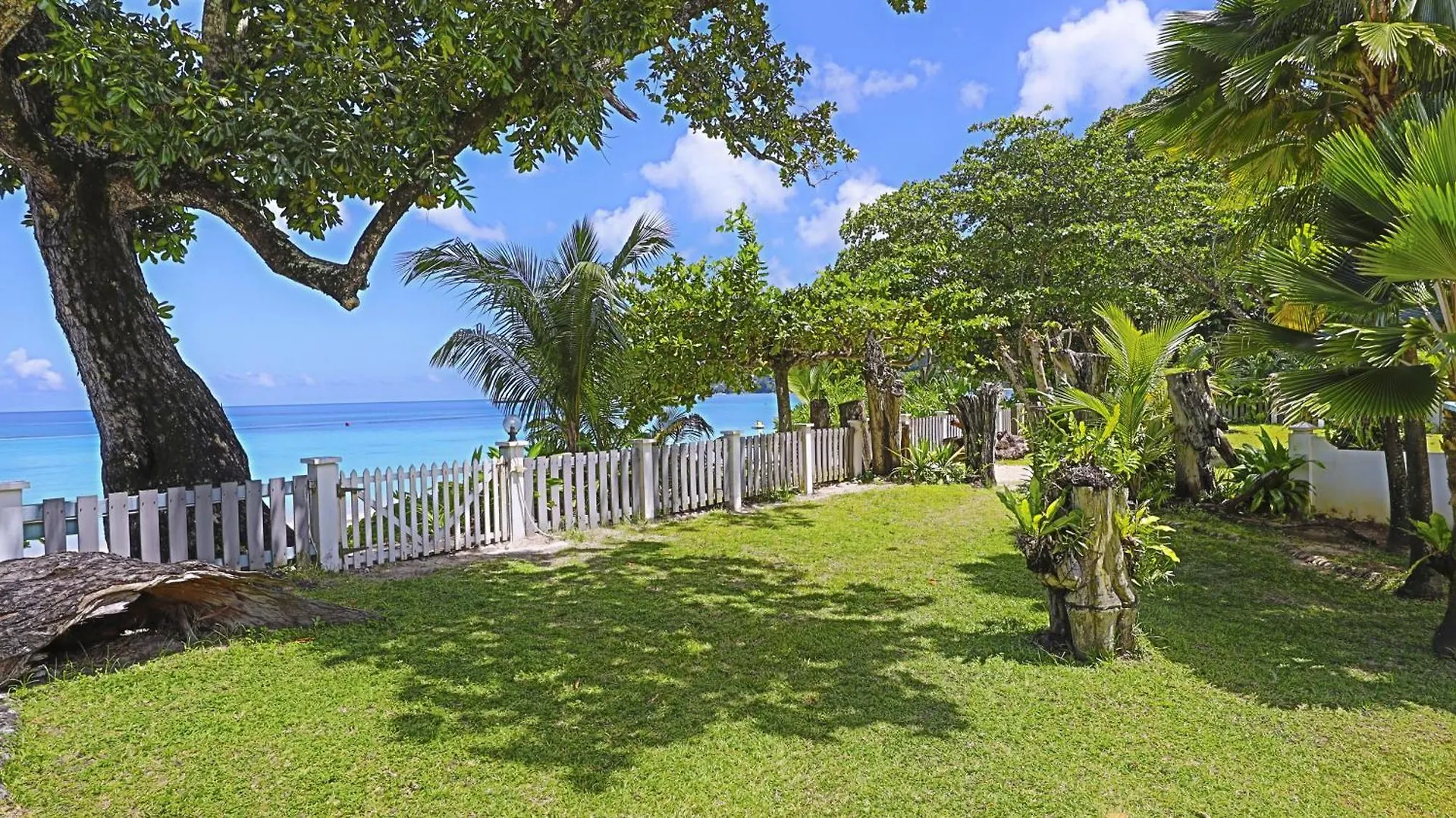 Chateau Elysium Beau Vallon  Hotel